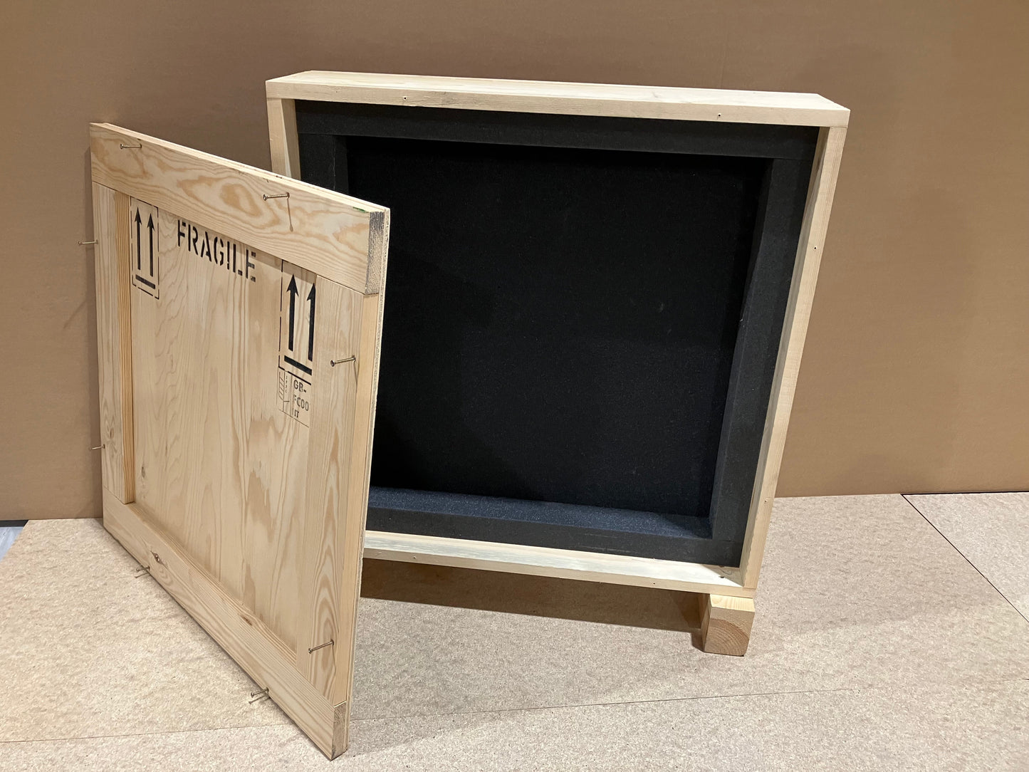 Used picture case 89 x 24 x 85 cms (LDH)