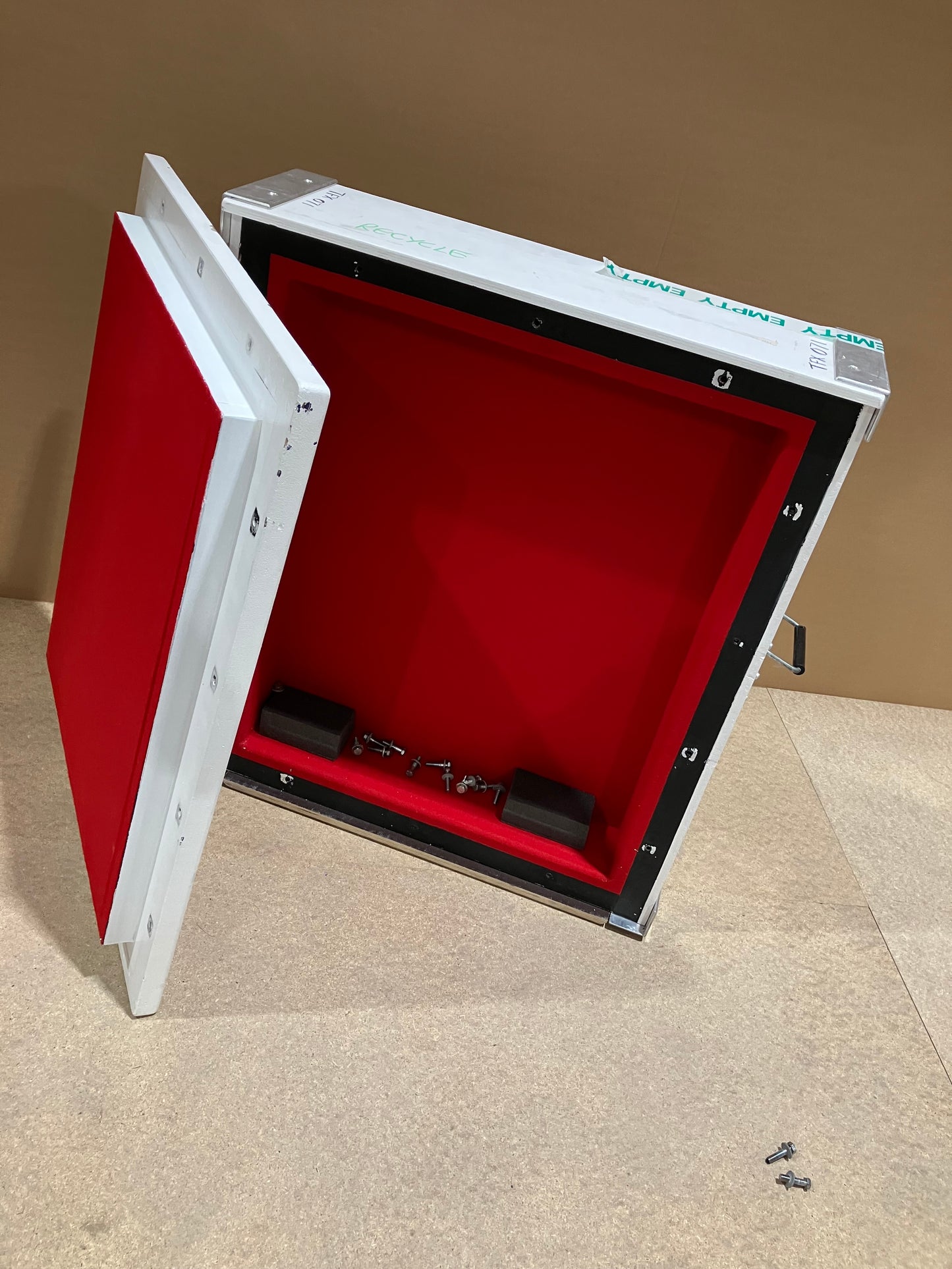 Used picture case 77 x 21.5 x 90 cms (LDH)