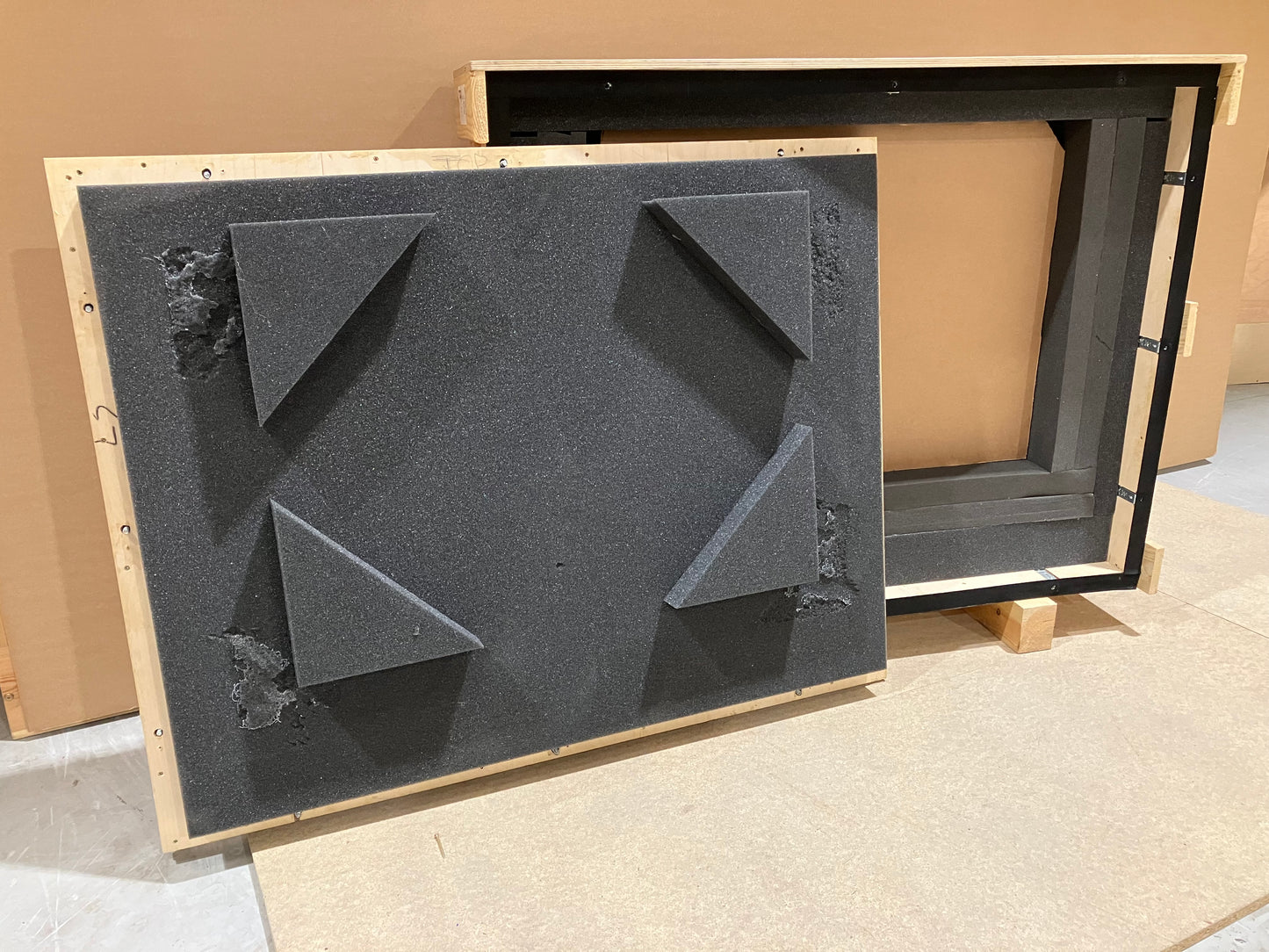 Used Museum case 122 x 30 x 103 cms (LDH)